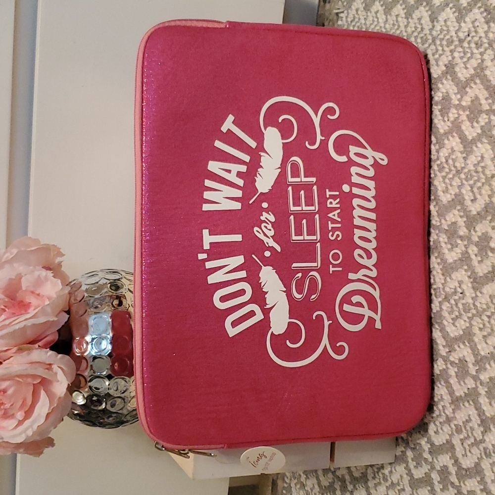 NWT Pink iPad/laptop holder/cover